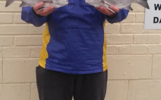 Morné Olivier, wenner van die dag, met sy twee mooi galjoene